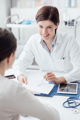 Doctor explaining diagnosis to the patient