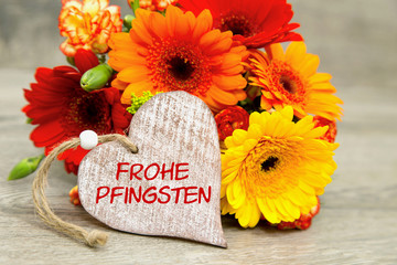 Obraz na płótnie Canvas Blumen und Herz: Frohe Pfingsten