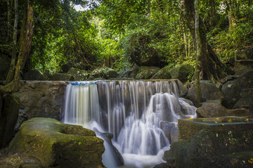 Fototapeta na wymiar Wasserfall Thailand 