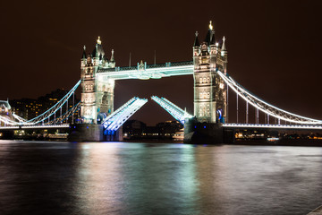 Fototapeta na wymiar Tower Bridge nightview