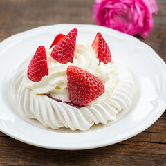 Mini Pavlova Meringue Cake with Fresh Strawberries
