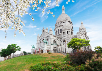 view of world famous Sacre Coeur church at spring, Paris, France - obrazy, fototapety, plakaty