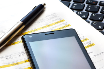 Smartphone, keyboard and financial calculations
