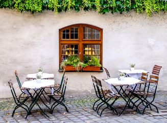 sidewalk cafe