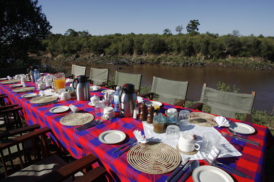 Bush breakfast colazione all'inglese nella savana