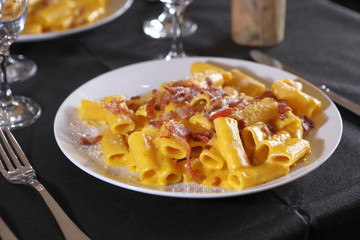 pepper, pasta, meat, pork, sauce, bacon, spice, spaghetti, meal, parmesan