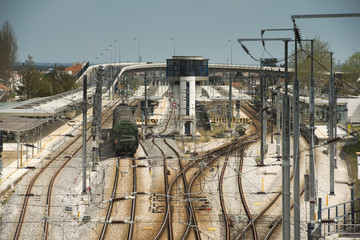linha de caminho de ferro junto &agrave; torre de controlo