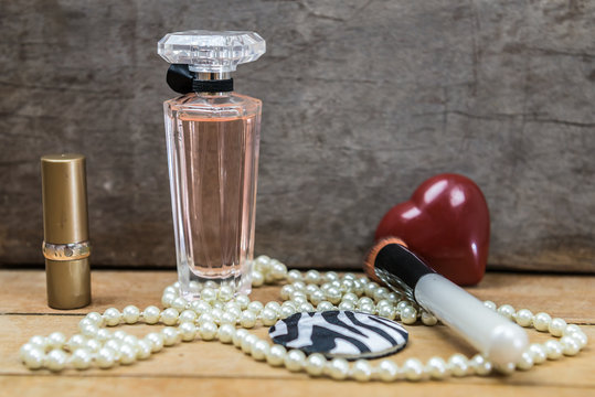 PERFUME COLAR DE PEROLAS MAQUIAGEM ARTIGOS FEMININOS 