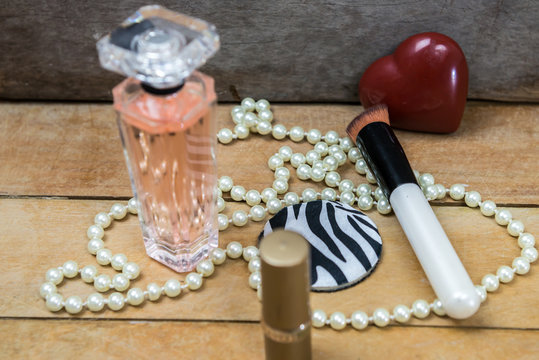 PERFUME COLAR DE PEROLAS MAQUIAGEM ARTIGOS FEMININOS 