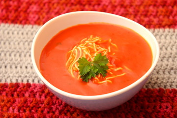 Tomatensuppe mit Nudeln