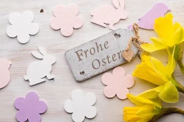 Keuken foto achterwand Easter and spring decoration, flowers and eggs. © gitusik