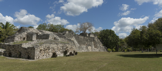 Fototapeta na wymiar Kohunlich, Mexiko, Maya Ruinen 13