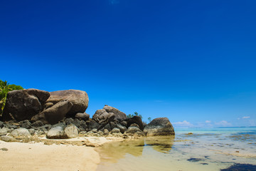 Fototapeta na wymiar Huge stones on the beach.