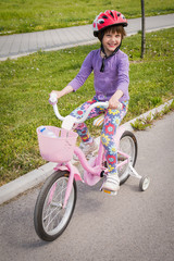 Naklejka premium Little Girl Wear Sports Helmet