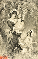 Carte postale ancienne / Mère et ses enfants