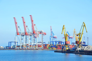 Obraz premium Port cargo crane and container