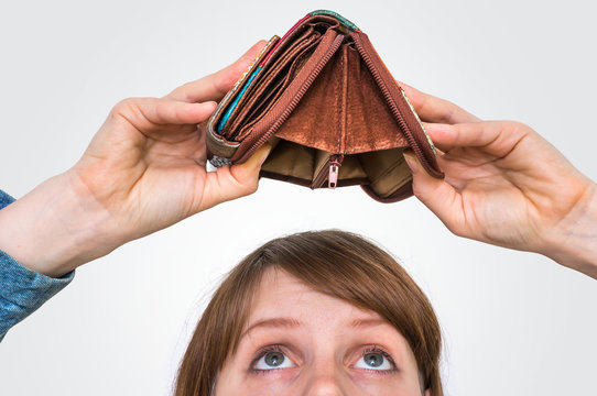 Woman holding an empty wallet, she hasn't money