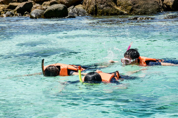 Fototapeta premium Tourists in snorkeling diving area. Skin diving boat trip around Lipe island, southern Thailand.