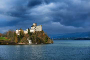 Zamek w Niedzicy nad Jeziorem Czorsztyńskim 