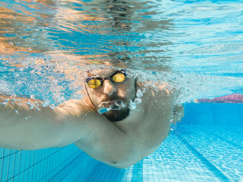 Crawl swimming man under water
