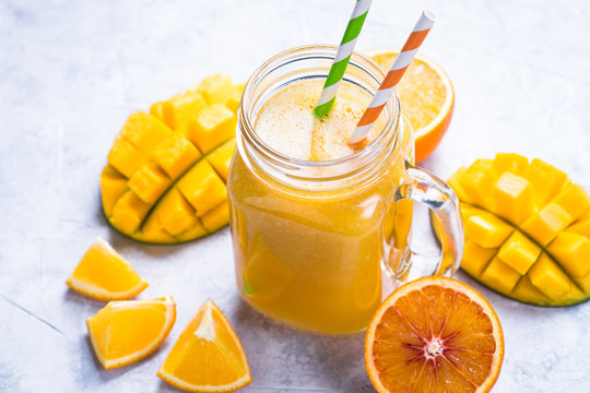 Mango orange juice smoothie