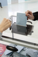 ELECTIONS, BUREAU DE VOTE, URNE