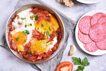 Fried eggs with tomatoes and bacon