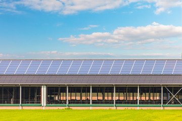 Solar panels on a new farm barn © Martin Bergsma
