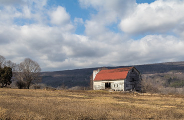 Obraz premium Barn with clouds