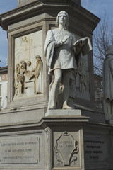 Obraz premium Statue des Andrea Salaino am Denkmal für Leonardo da Vinci in Mailand, Italien