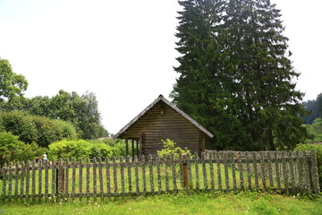 Домик за забором 