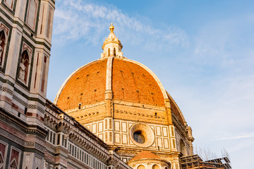 Fototapeta premium view of Florence with the old bridge in the heart of Tuscany