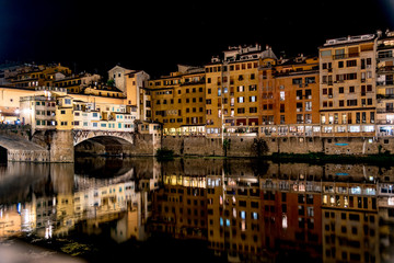 Fototapeta premium view of Florence with the old bridge in the heart of Tuscany