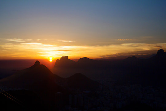 Закат в Рио де Жанейро. вид с горы "Сахарная Голова".