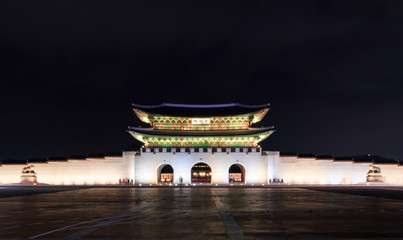 Fototapeta na wymiar Gwanghwamu, the main gate of Gyeongbokgung palace in Seoul