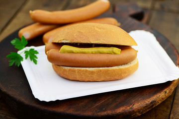  Brötchen mit Wiener Würstchen 