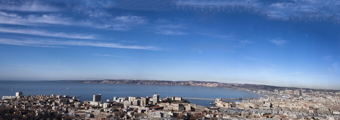 Fototapeta na wymiar beautiful panoramic view of the city of Marseille harbor, France