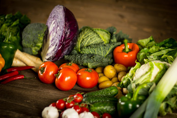Composition with assorted raw organic vegetables