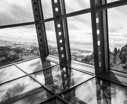Fototapeta Gorgeous mountainscape seen from the mountain station black and white
