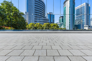 Fototapeta na wymiar empty brick floor with cityscape and skyline
