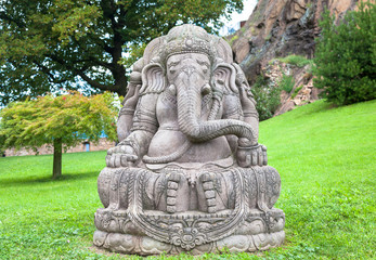 Fototapeta na wymiar Ganesha statue in a beautiful mountain garden