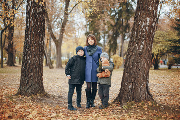 brothers with her mother