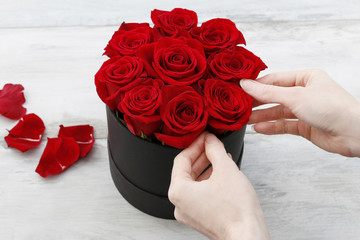 Florist workplace: how to make box with flowers, step by step