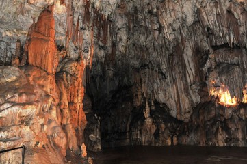 ポストイナ鍾乳洞