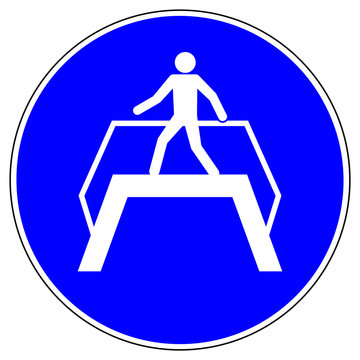 shas526 SignHealthAndSafety shas - German / Gebotszeichen: Übergang benutzen - Fußgängerbrücke - Fußgänger - english / mandatory action sign: pedestrians should put footbridges to good use - xxl g5139