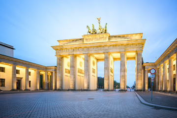 Brandenburg Gate at night in Berlin city, Germany © orpheus26