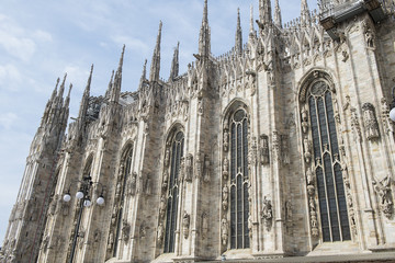 Fototapeta premium Dom in Mailand, Seitenansicht (aussen), Italien