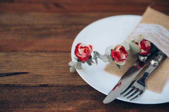 Place table settings over wooden background 