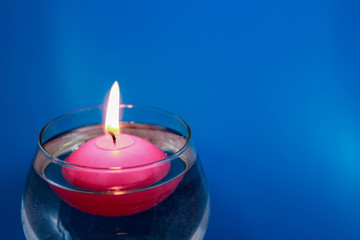 Obraz na płótnie Canvas Floating candle on a bright colored background