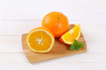 whole and sliced oranges